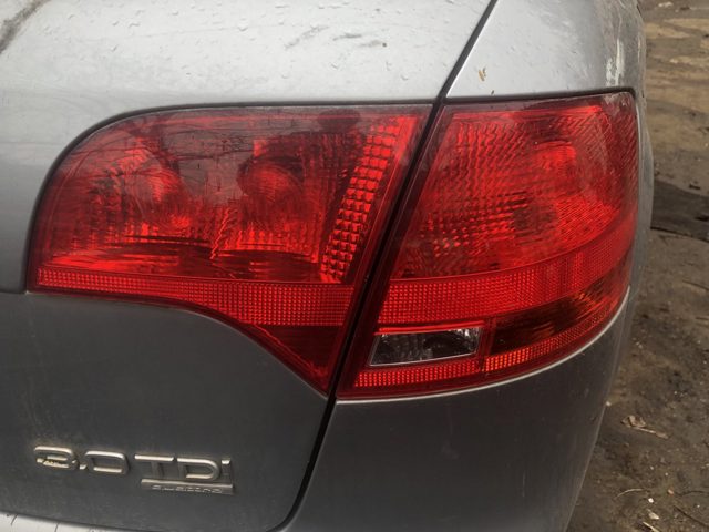 Задній правий зовнішній ліхтар 8E5945096 VAG