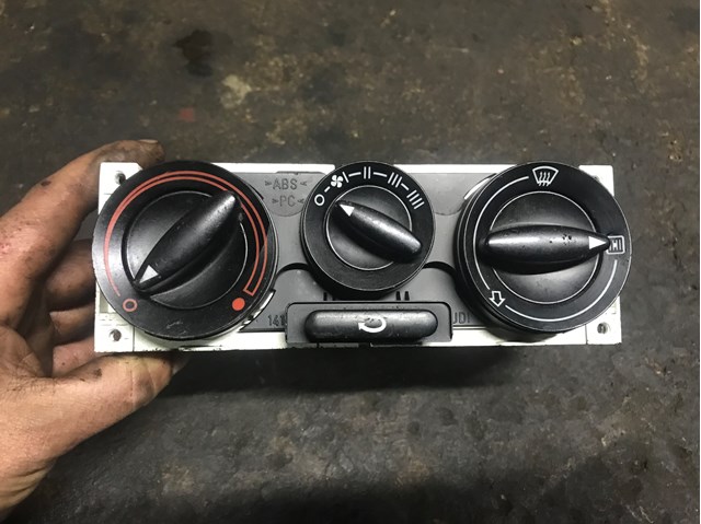 Механізм управління кондиціонером 8L0819045A VAG