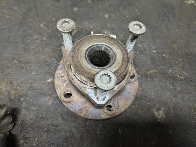 Маточина задня 8V0598611 VAG