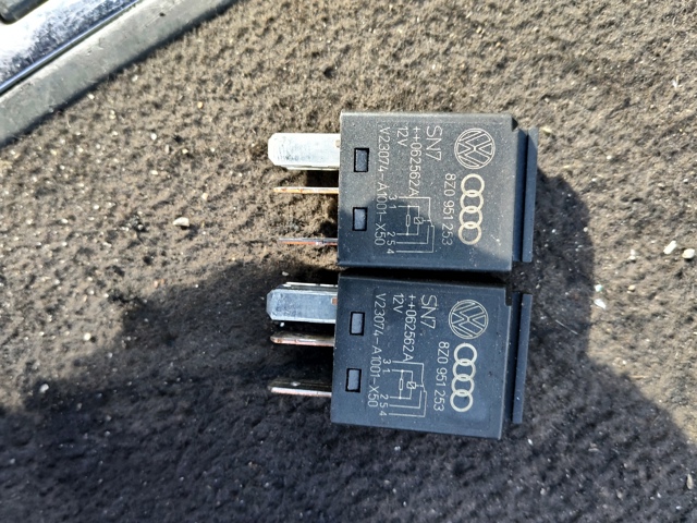 Реле стартера 8Z0951253 VAG