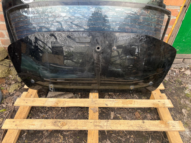 Скло заднє, 3/5-й двері (ляди) 90300ZP40A NISSAN