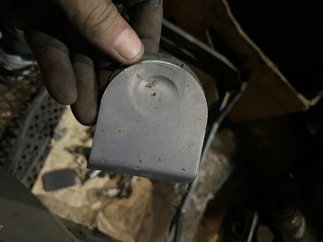 Заглушка бампера буксирувального гака, передня 90597516 GM