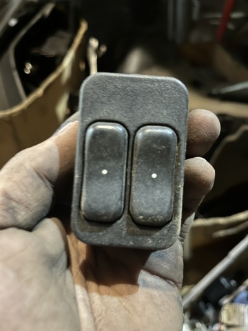 Кнопковий блок керування склопідіймачами передній лівий 9100301 GM