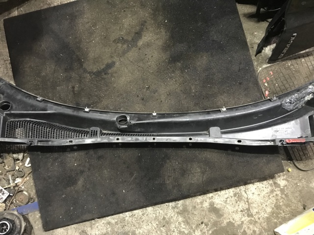 Водостік лобового скла, жабо 91411AG010 SUBARU