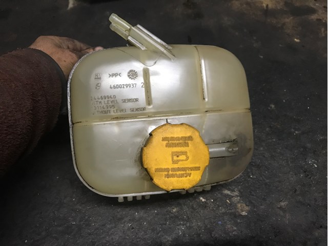 Кришка бачка 9202799 OPEL