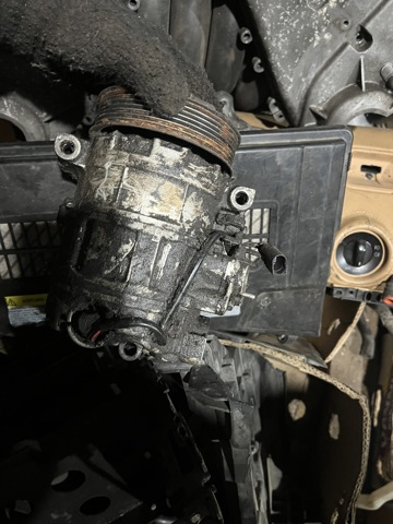 Компресор кондиціонера 94812601101 PORSCHE