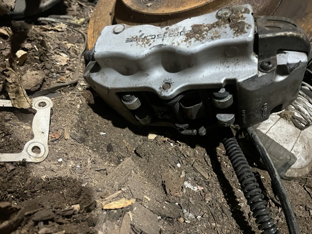 Супорт гальмівний, передній, правий 95535142233 PORSCHE