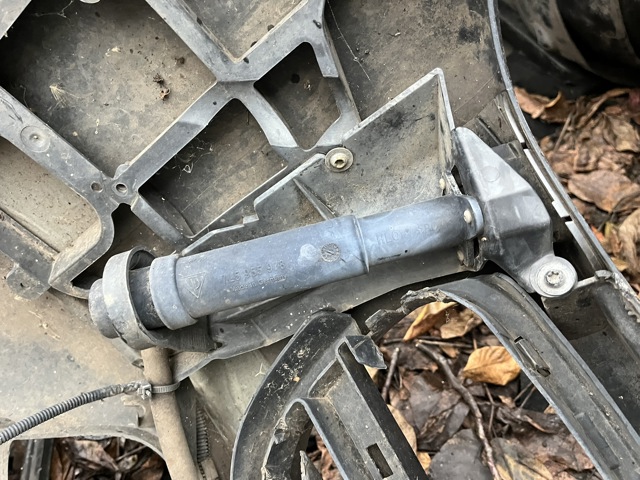Форсунка омивача фари передньої, лівої 95562816100 PORSCHE