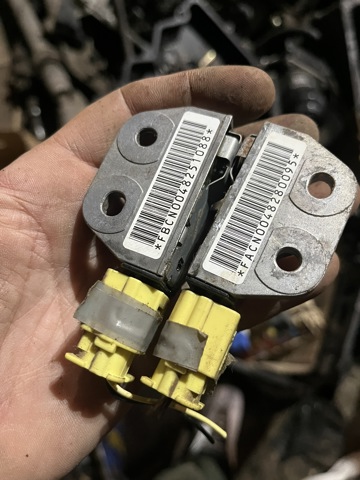 Датчик Айрбег передній 98830CN025 NISSAN