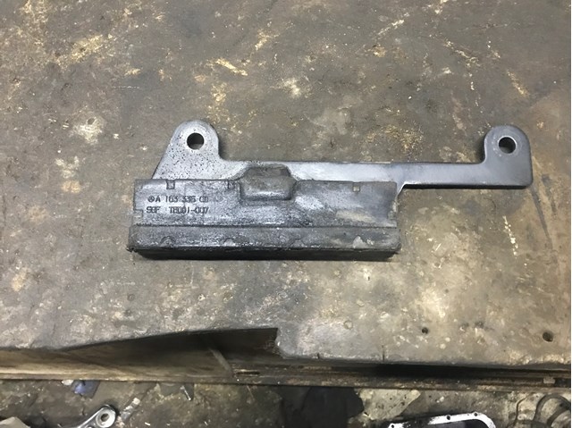 Амортизатор-демпфер передньої балки A1633350147 MERCEDES