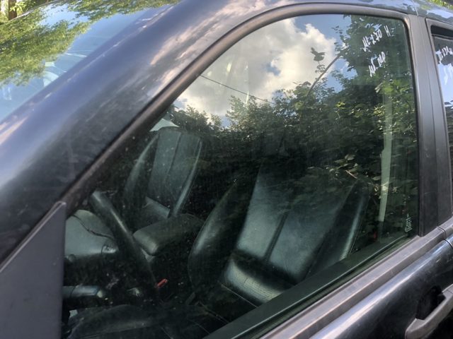 Скло водійських дверей A1637200118 MERCEDES