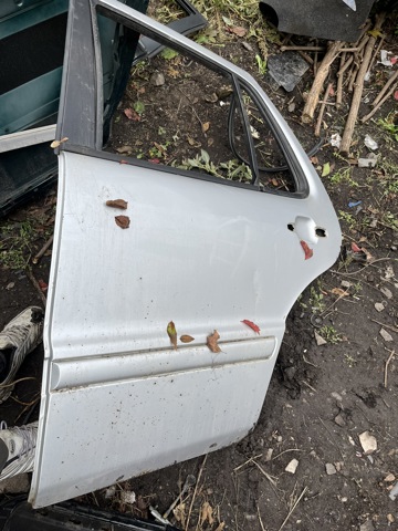 Двері пасажирськи задні ліві A1637301505 MERCEDES