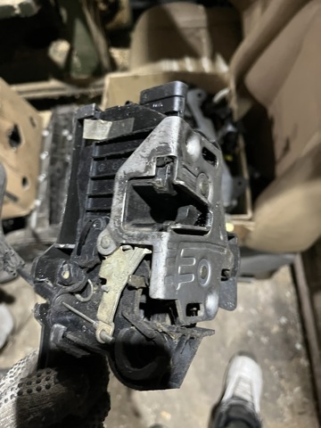 Замок задньої двері, лівої A1637302135 MERCEDES