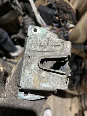 Замок кришки багажника A1637400235 MERCEDES