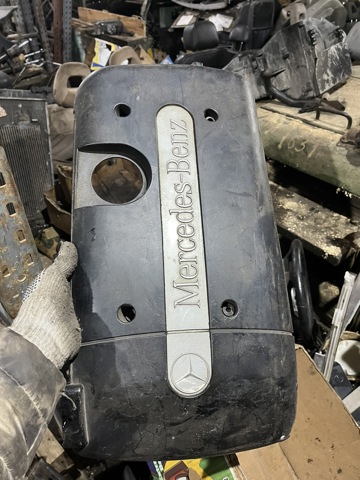 Кришка двигуна декоративна A6110100667 MERCEDES
