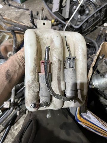 Водяний бачок омивача скла AWR4763 LAND ROVER