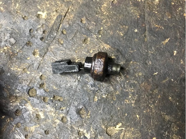 Датчик тиску масла двигуна B36718501 MAZDA