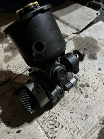 Насос рульового механізму CB8732650 MAZDA