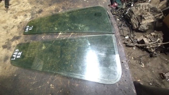 Скло кутове дверей задніх CVB101660 LAND ROVER