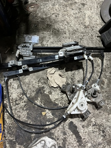 Склопідйомник задніх правих дверей CVH101202 LAND ROVER