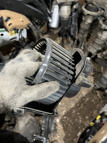 Двигун вентилятора пічки (опалювача салону), задній DDW014TT THERMOTEC
