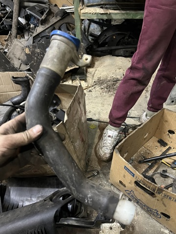 Горловина бачка омивача DMF500031 LAND ROVER