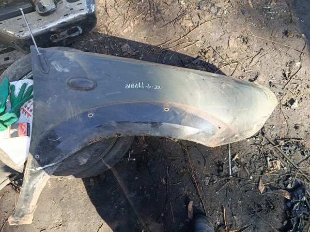 Переднє праве крило F31004X0MA NISSAN