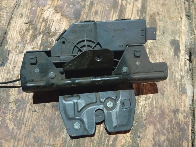 Замок кришки багажника FUG500040 LAND ROVER