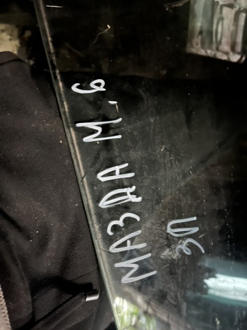Скло задніх дверей, правих G21B72511B MAZDA