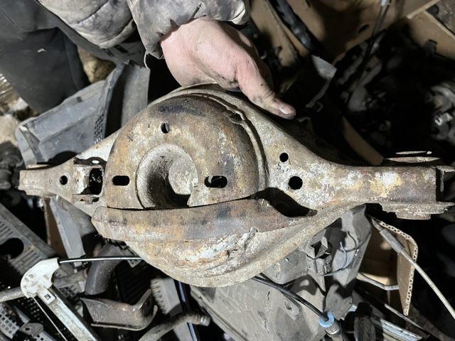 Важіль задньої підвіски нижній, правий G26A28300A MAZDA