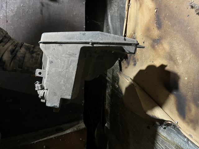 Бачок омивача скла GJ5A67480B MAZDA