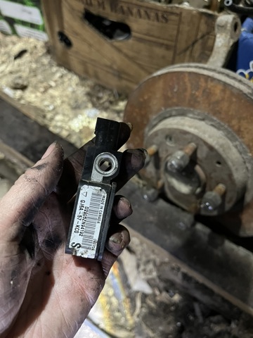Датчик Ейрбег передній GJ6A57KC0 MAZDA