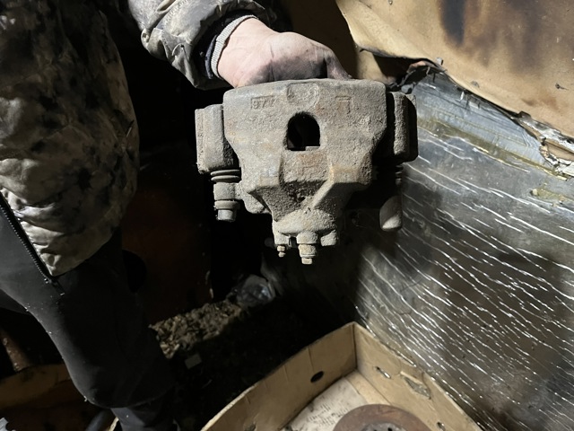 Супорт тормзной GJ6E3371XB MAZDA