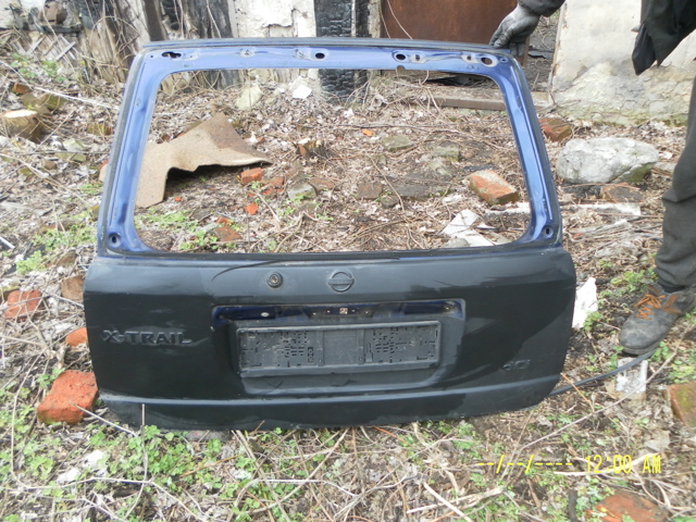 Задні двері багажника K01008H7MM NISSAN