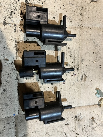 Клапан електропневматичний KL0118741 MAZDA