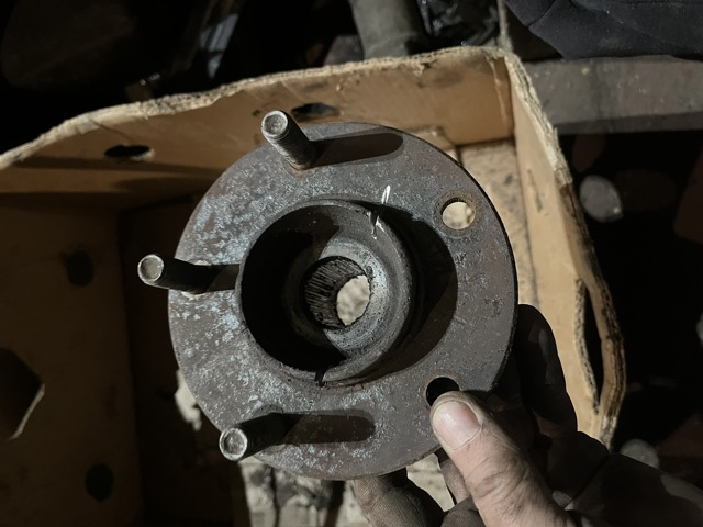 Підшипник в зборі з маточиною передній LC6233061D MAZDA