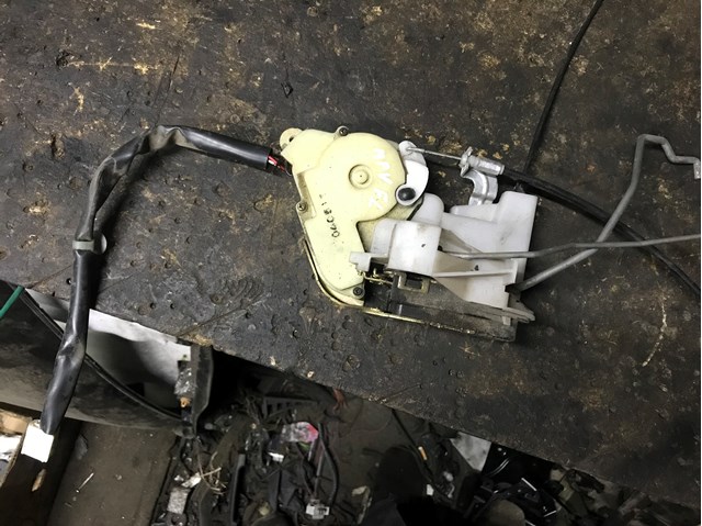 Замок водійських дверей LC6459310E MAZDA