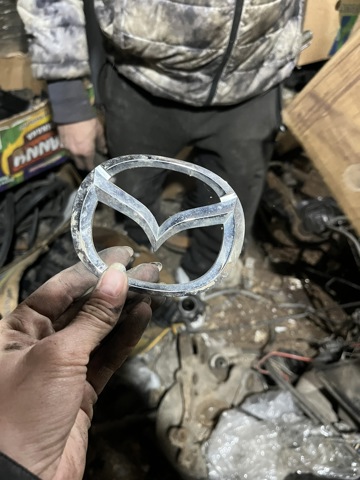 Емблема решітки радіатора LD4751731 MAZDA