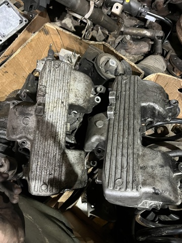 Колектор впускний LKB106700L LAND ROVER