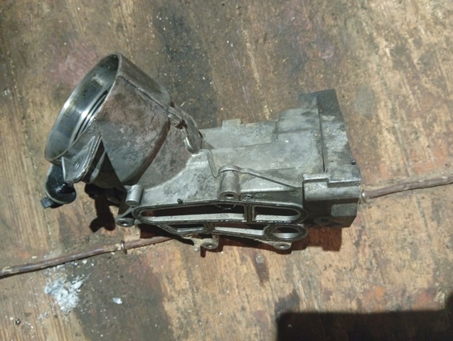 Корпус масляного фільтра LPZ000010 LAND ROVER