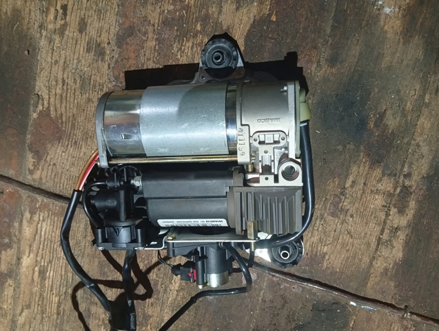 Компресор пневмопідкачкою (амортизаторів) LR006201 LAND ROVER