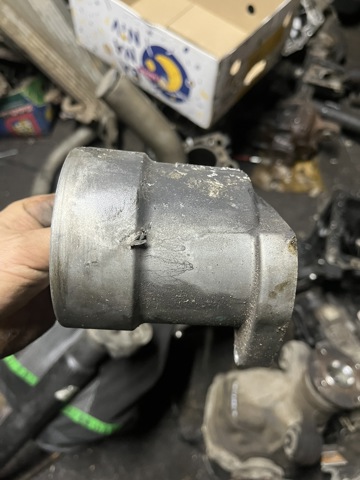 Корпус маслофільтра LR010722 LAND ROVER