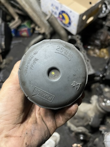 Кришка масляного фільтра LR019477 LAND ROVER
