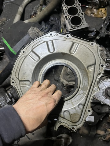 Сальник коленвала корінний LR037954 LAND ROVER