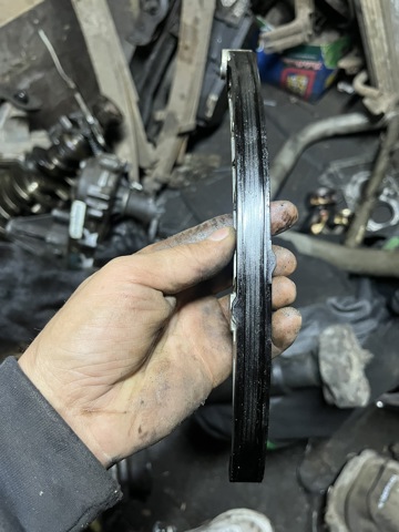 Башмак натягувача ланцюга ГРМ LR051013 LAND ROVER