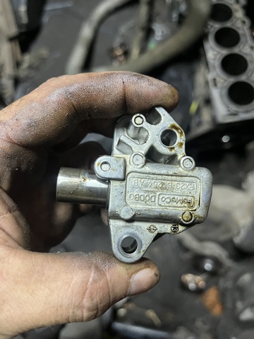 Гідронатяжитель ланцюга LR095472 LAND ROVER