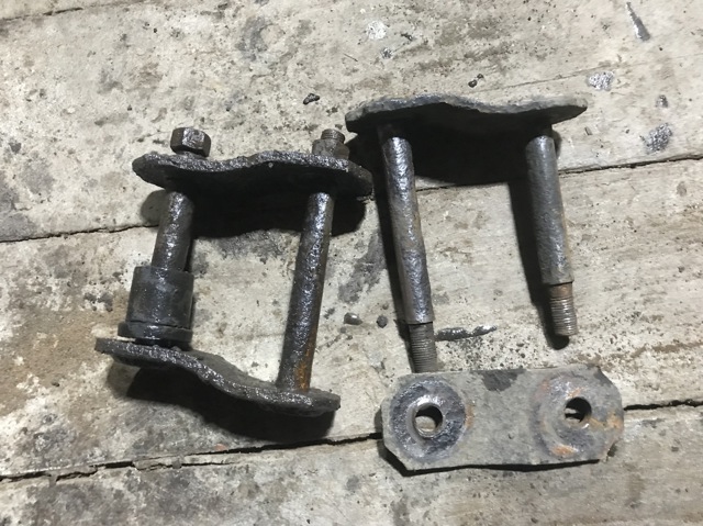 Серьга задньої ресори MB110494 MITSUBISHI