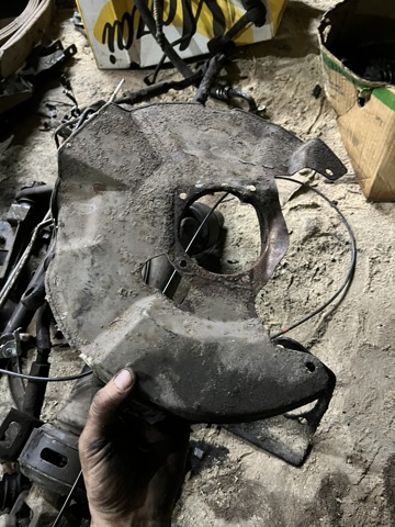 Захист гальмівного диска, переднього, правого MB699715 MITSUBISHI