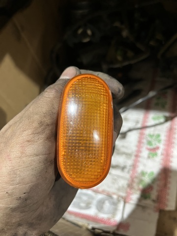 Поворітель повороту на крилі MB821172 MITSUBISHI