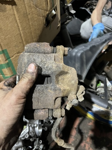 Супорт тормзной MB928424 MITSUBISHI